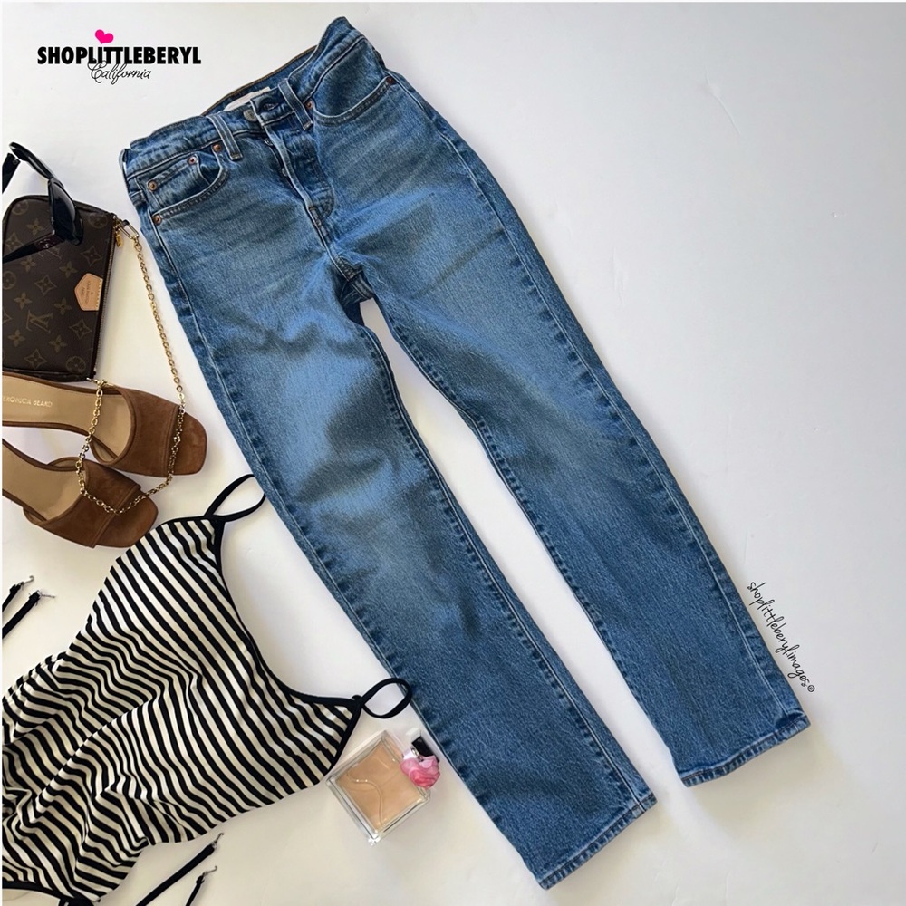 Levi's Premium Wedgie Straight Women’s Jeans, Size W24